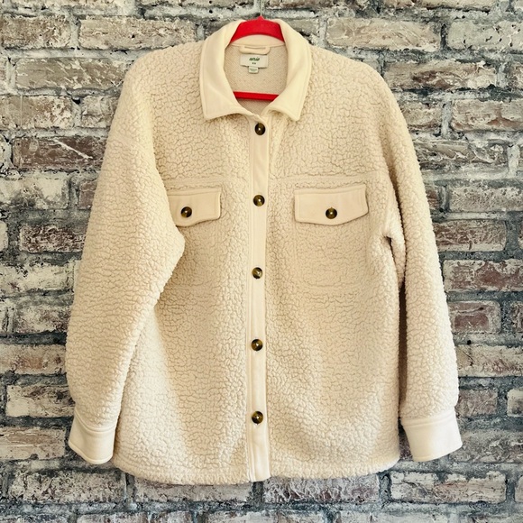 aerie Jackets & Blazers - Aerie Cream Sherpa Teddy Jacket/Shacket Button down & Button Accents on pockets